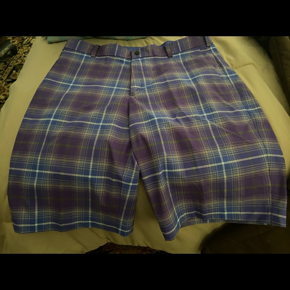 Nike colorful Dri-fit flat front golf short!